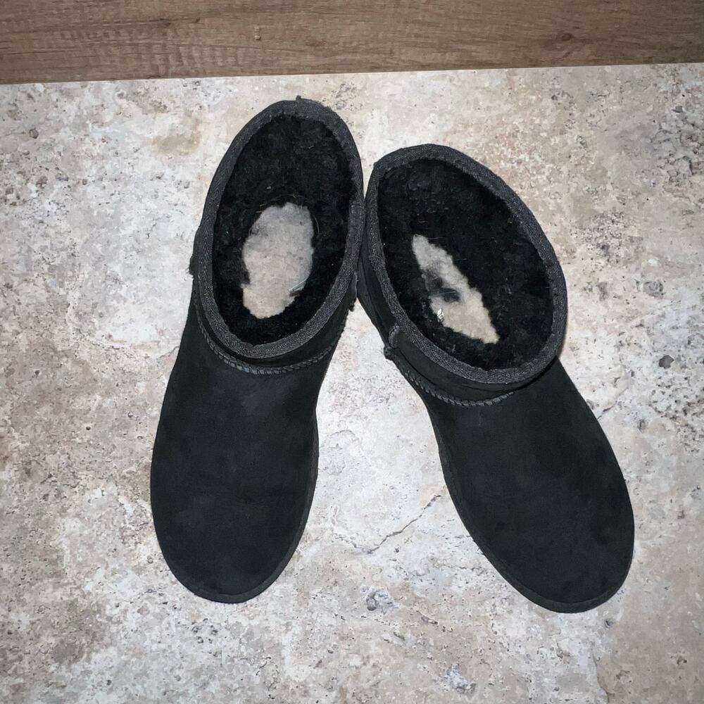 UGG Women's Classic Mini II Boots Size 9 Black 1016222 Sheepskin Ankle Slip On - Picture 6 of 9